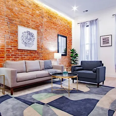Vibrant 2-Br Luxe Flat Adjacent Eastern Market Walk To Metro Barracks Row Capitol Hill